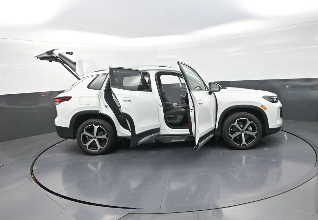 2026 Volkswagen Tiguan SE - Photo 37