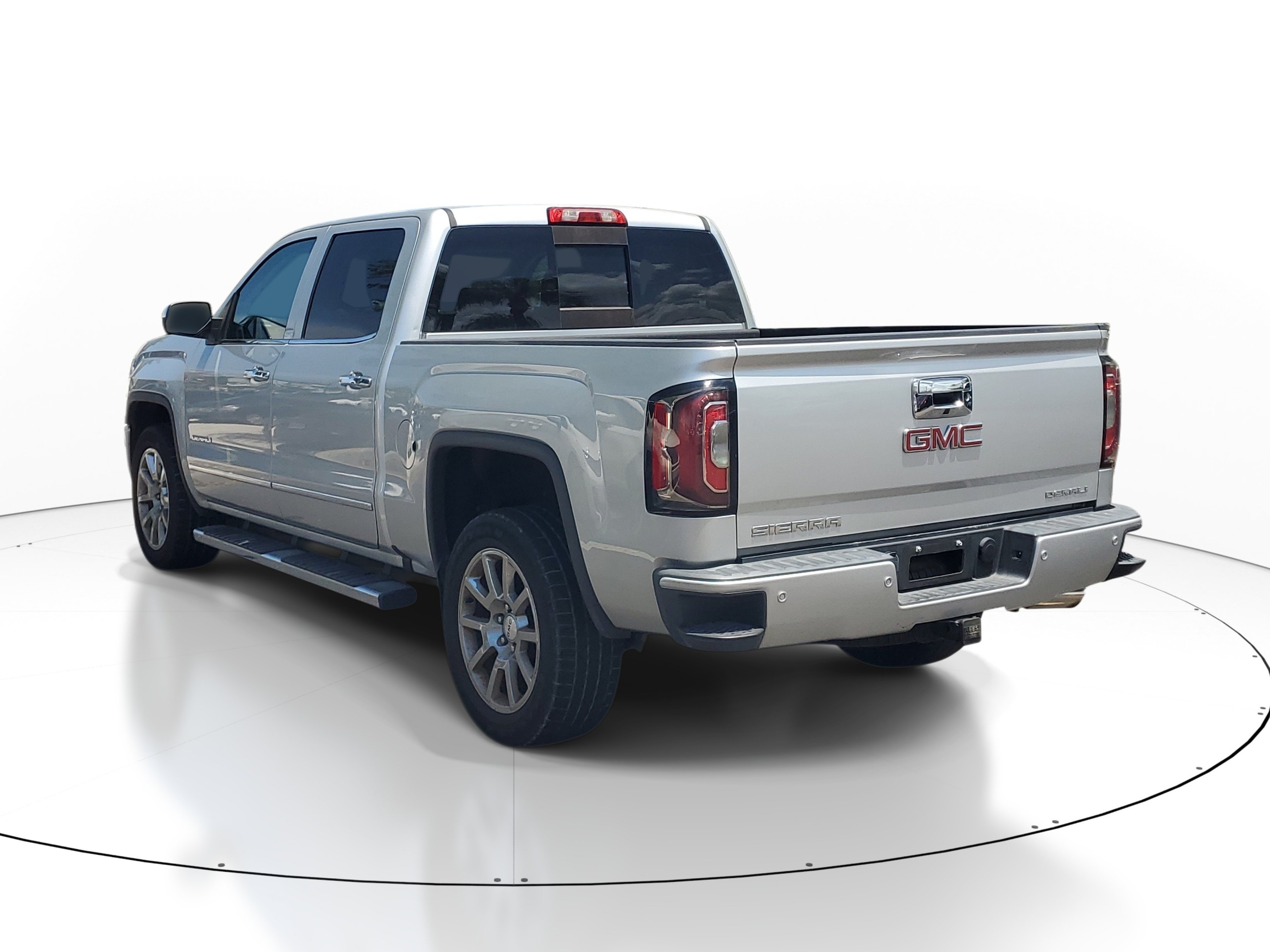 Used 2018 Quicksilver Metallic GMC Denali image 7