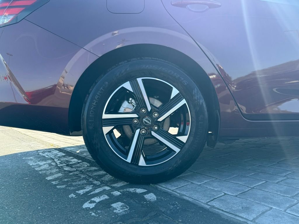 Used 2024  Nissan SV image 10
