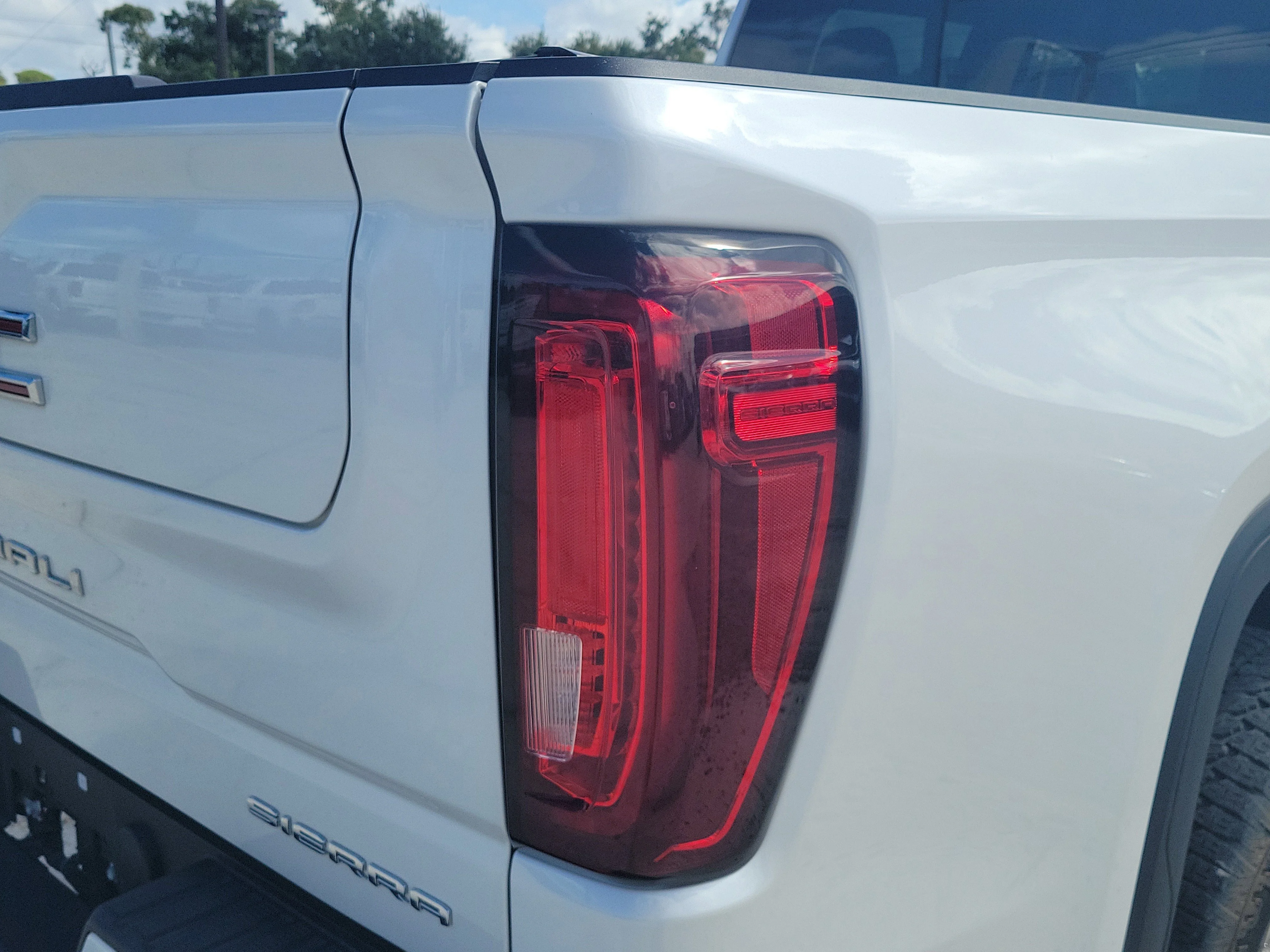 Used 2024 White Frost Tricoat GMC Denali image 11