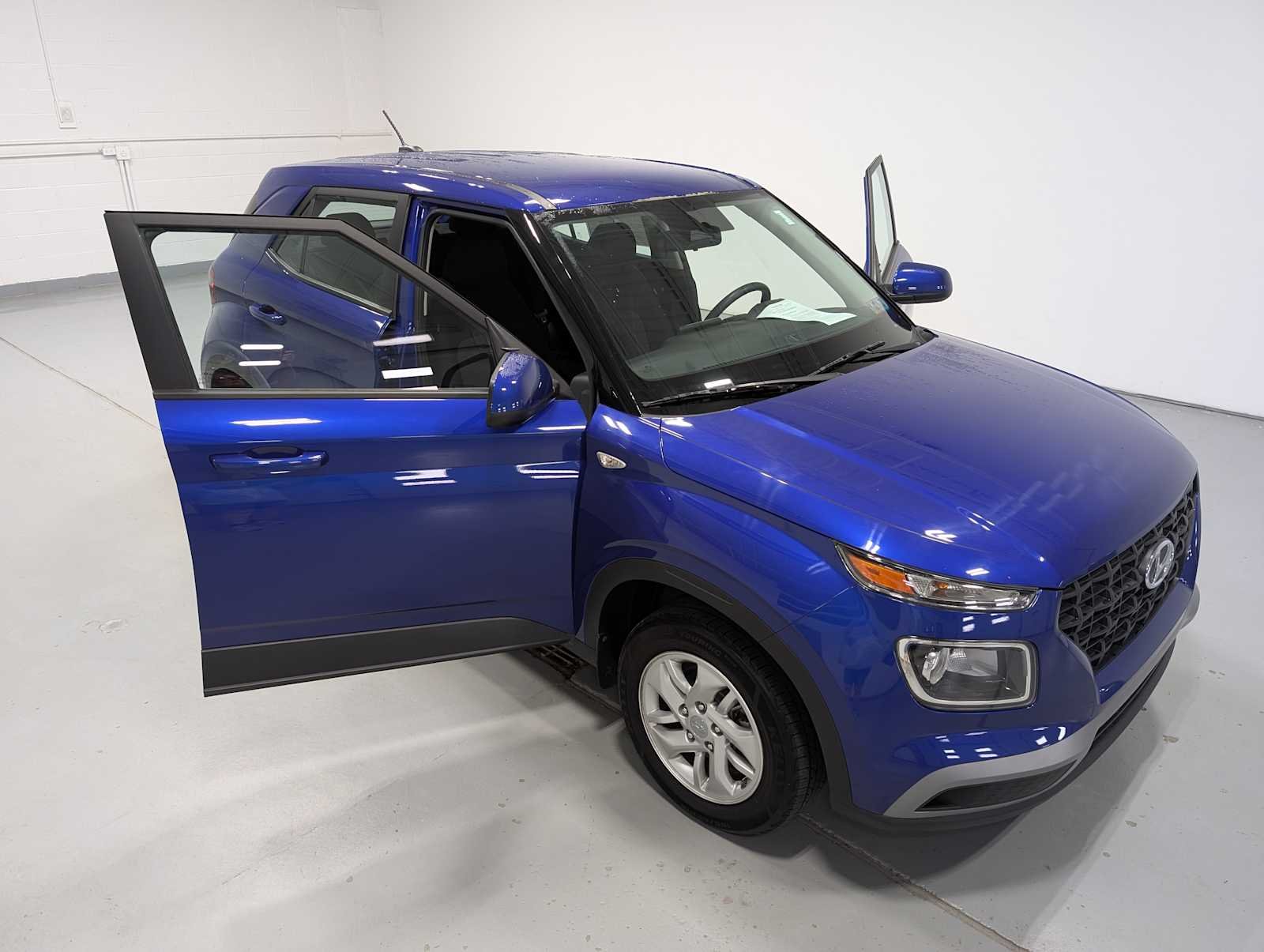 Used 2023 Intense Blue Hyundai SE image 16