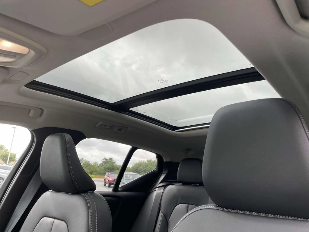 2026 Volvo XC40 Plus - Photo 11
