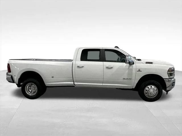 New 2026 Bright White Clear-Coat Exterior Paint RAM LARAMIE image 9