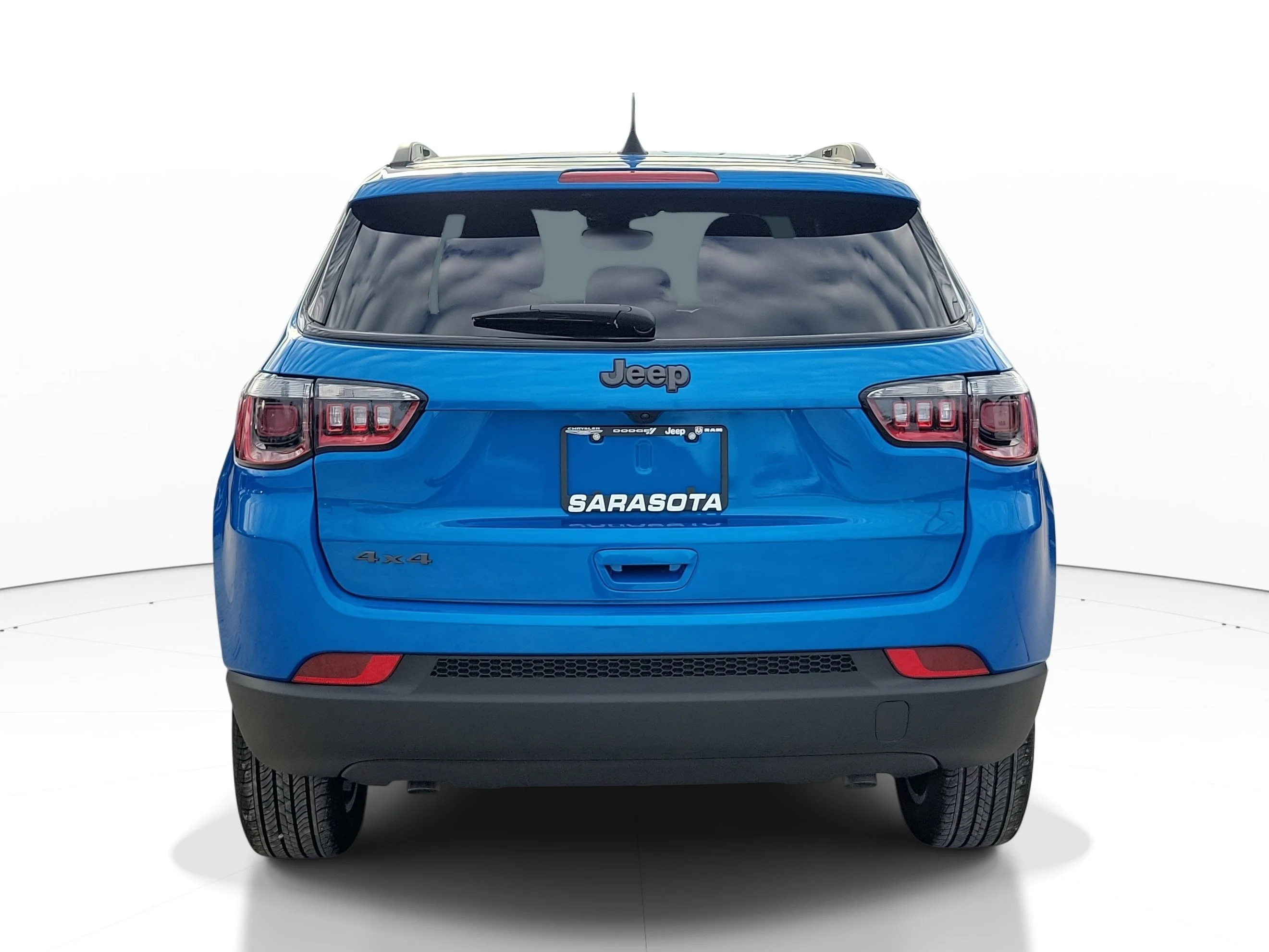 New 2026 Hydro Blue Pearlcoat Jeep Latitude image 4