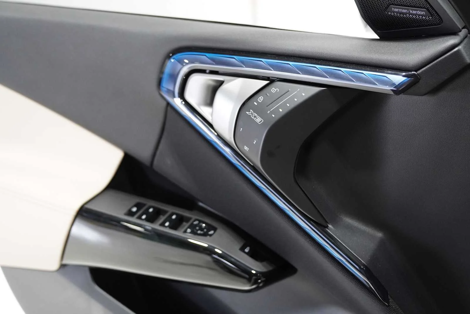 Used 2026 Black Sapphire Metallic BMW M50 xDrive image 15