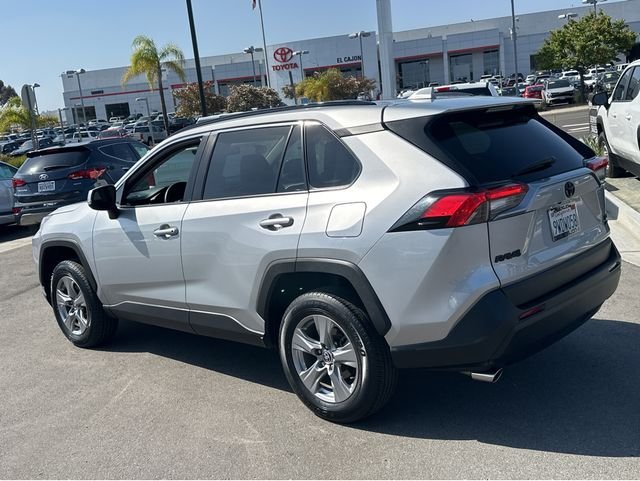 Used 2022 Silver Toyota XLE image 4