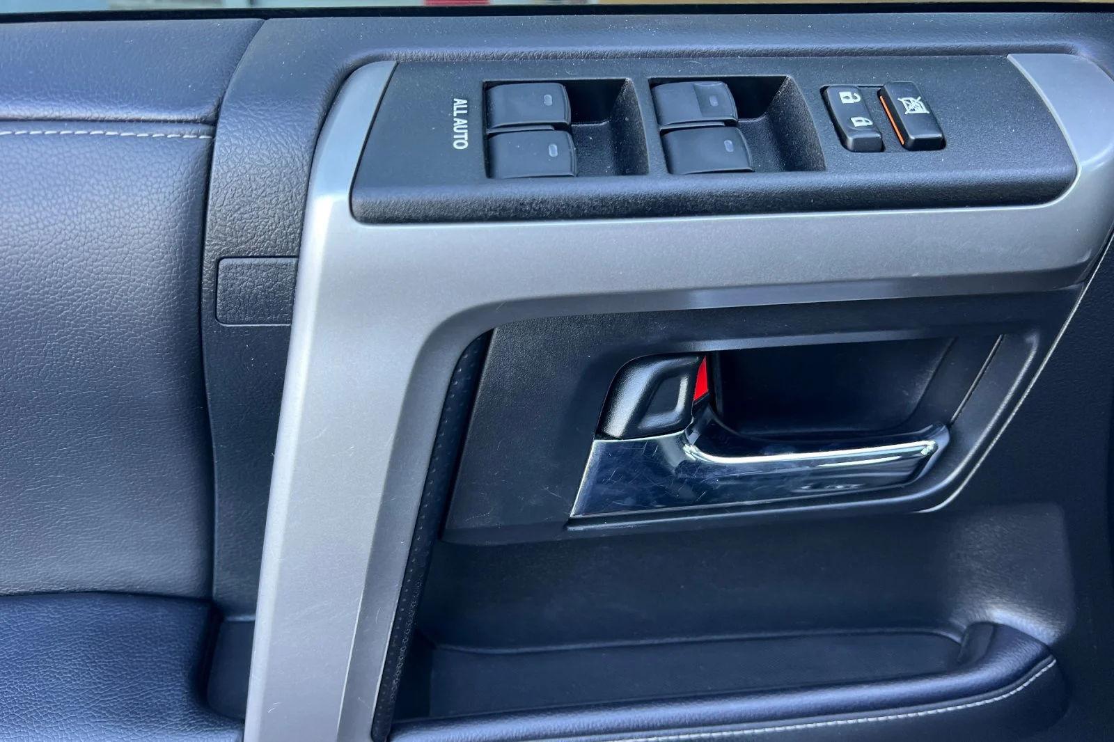 Used 2022 Magnetic Gray Metallic Toyota SR5 Premium image 10