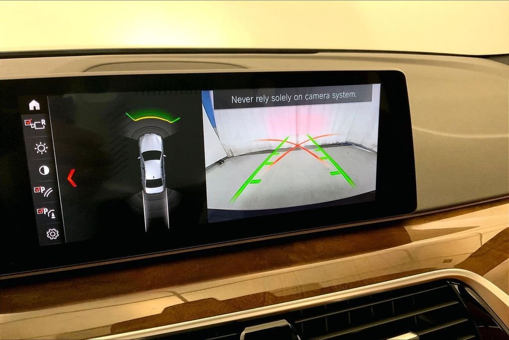 Used 2019 Mediterranean Blue Metallic BMW  image 17