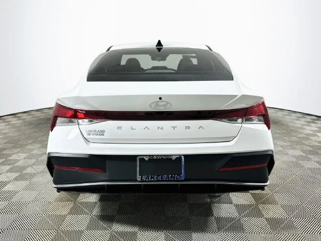 New 2026 Hyundai ELANTRA SE