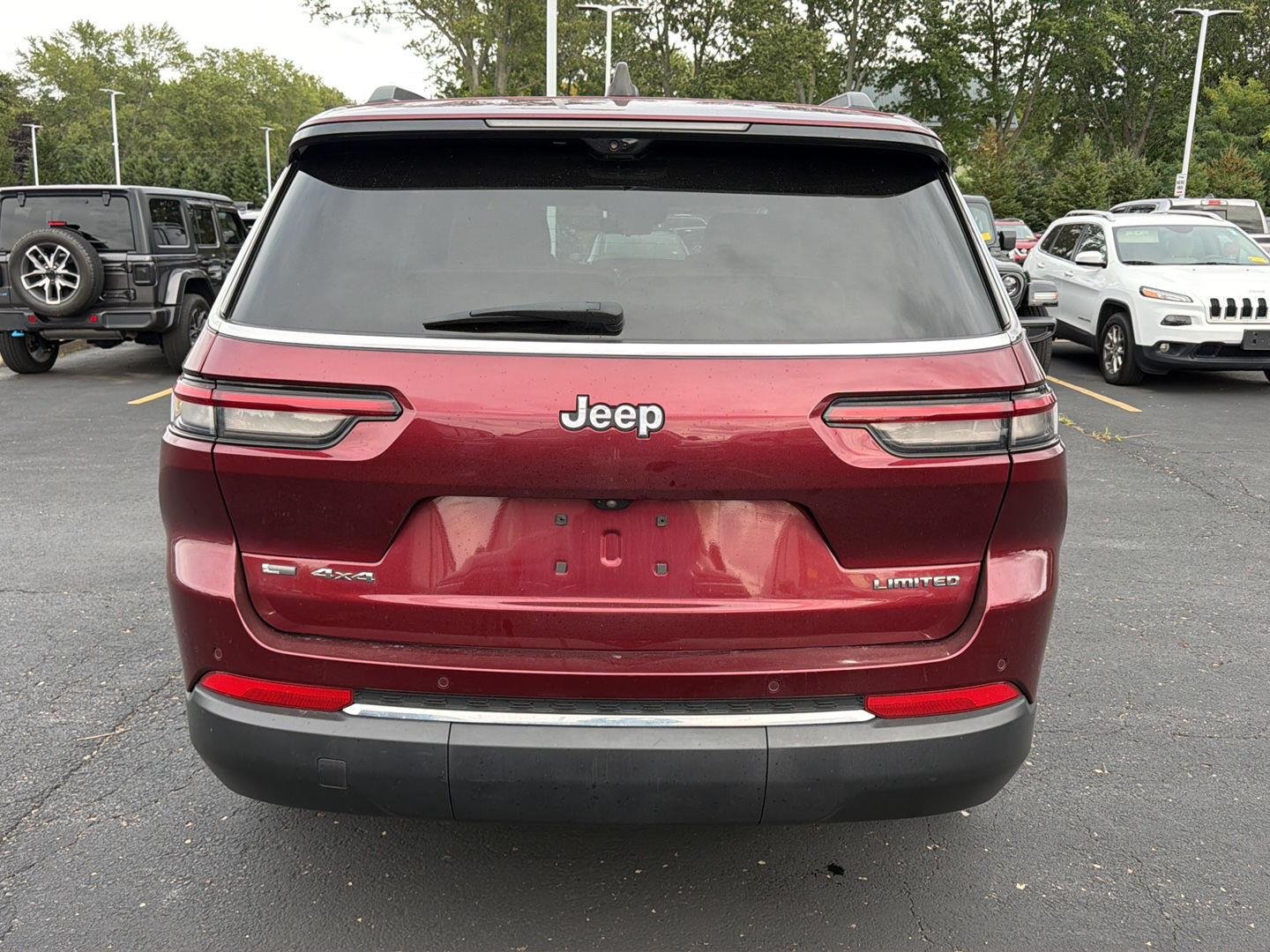 Used 2023 Velvet Red Pearlcoat Jeep Limited image 4