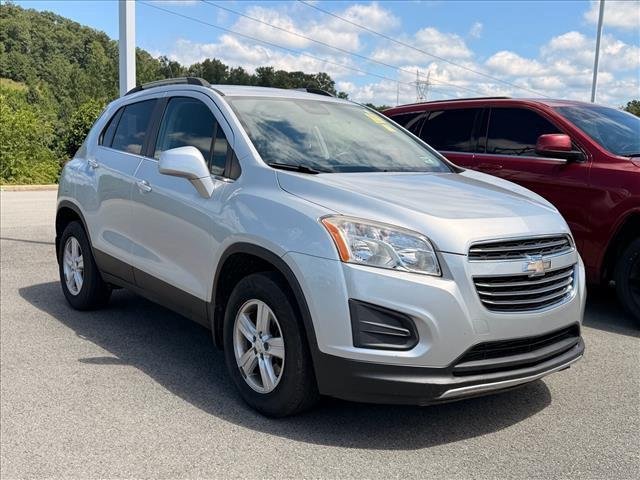 Used 2016 Silver Ice Metallic Chevrolet LT image 4