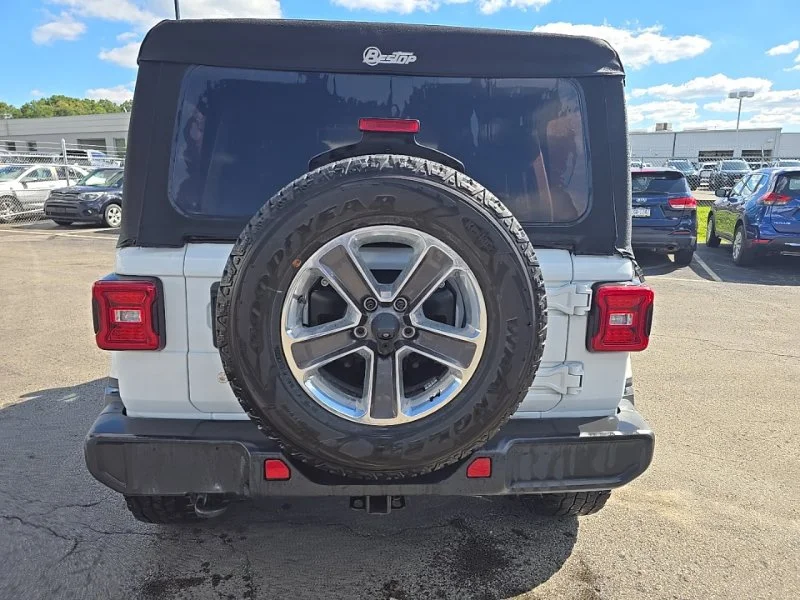 Used 2018 White Jeep Unlimited Sahara image 6