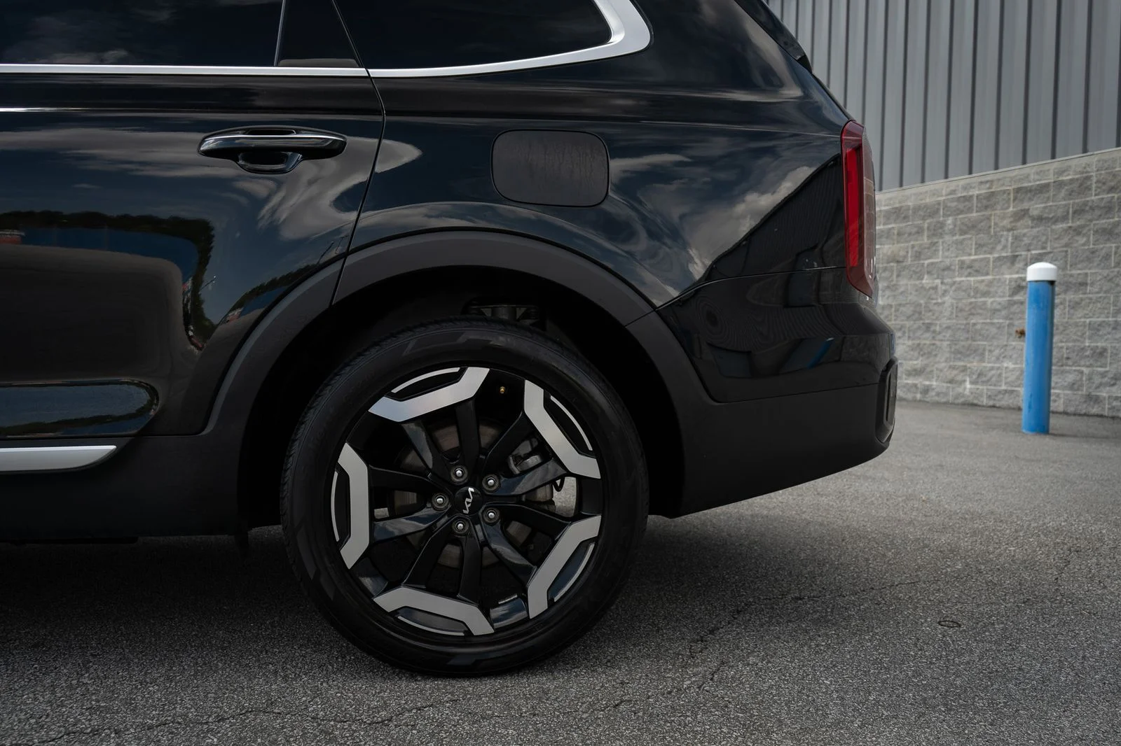 Used 2025 Ebony Black Kia S image 6