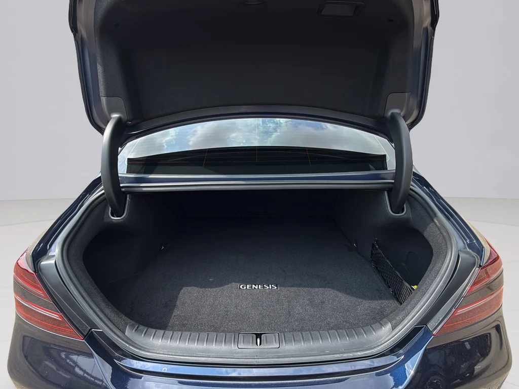 Used 2026 Capri Blue Genesis 3.3T Sport Prestige image 32