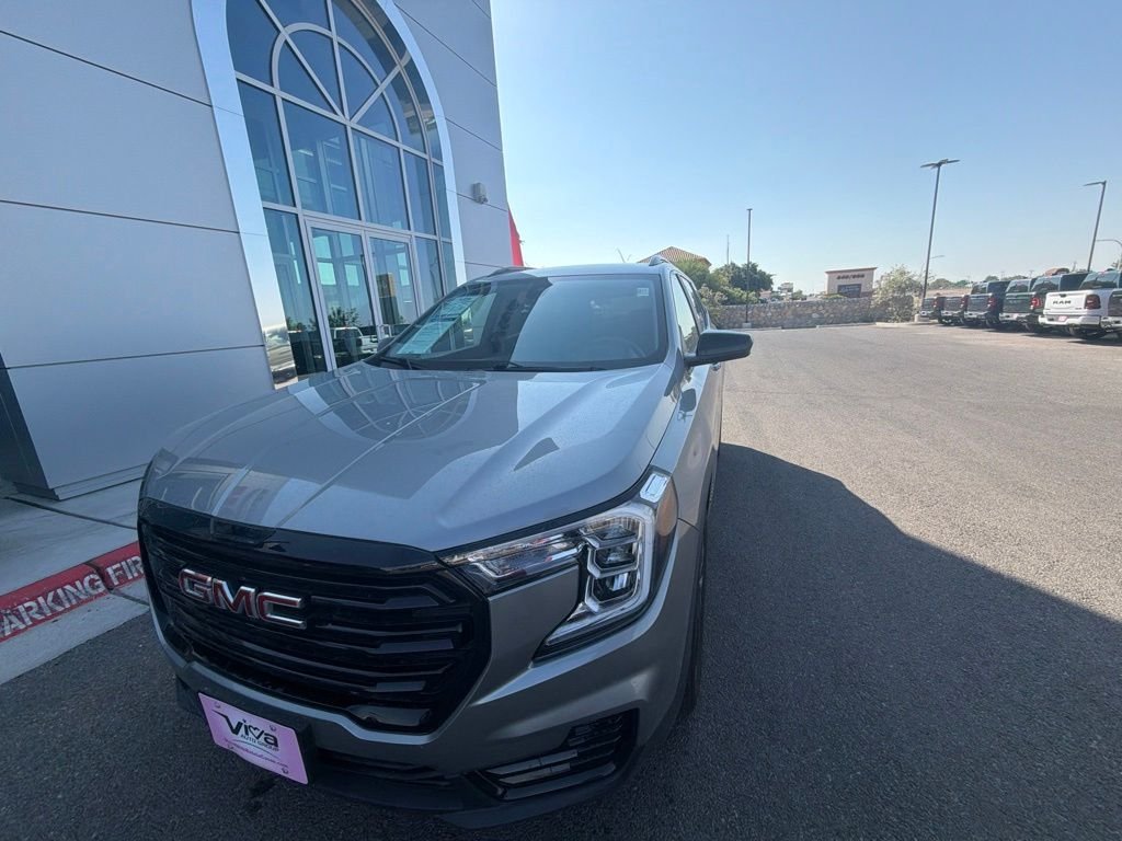 Used 2023 Silver GMC SLE image 26