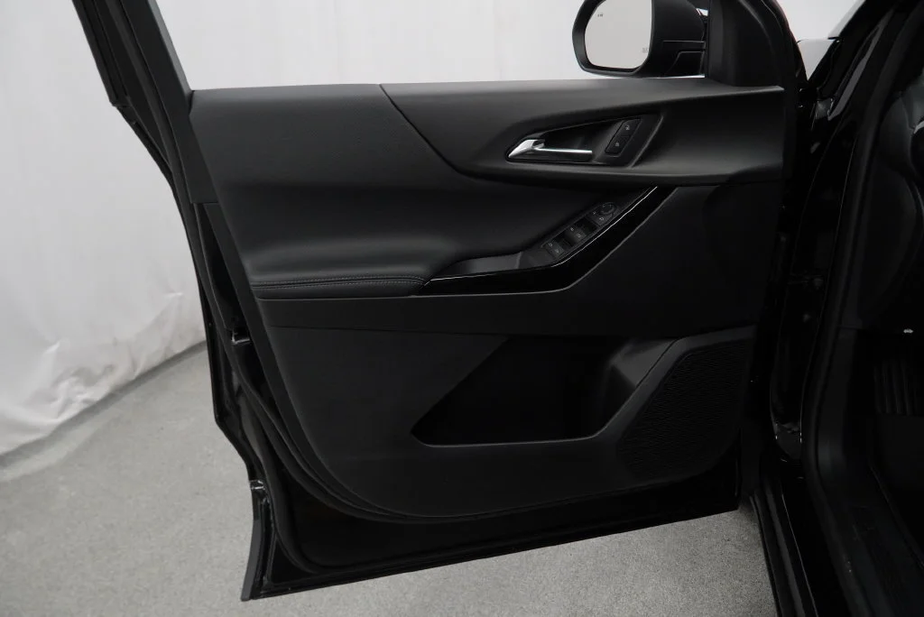 New 2027 Mosaic Black Metallic Chevrolet LT image 22