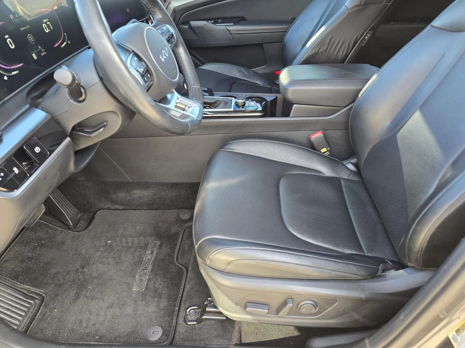 Used 2024 Gravity Gray Kia EX image 9