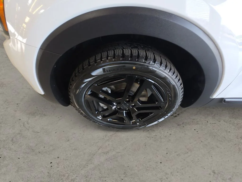 Used 2025 White Kia SX-Prestige X-Line image 9