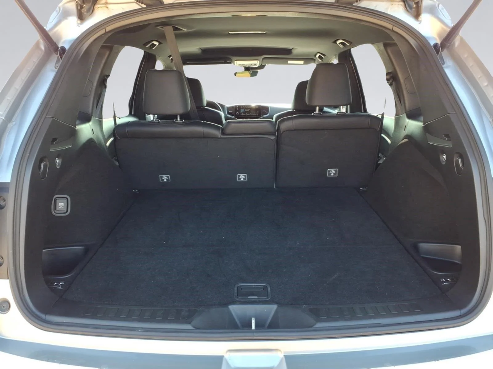 Used 2019 Lunar Silver Metallic Honda Touring image 9