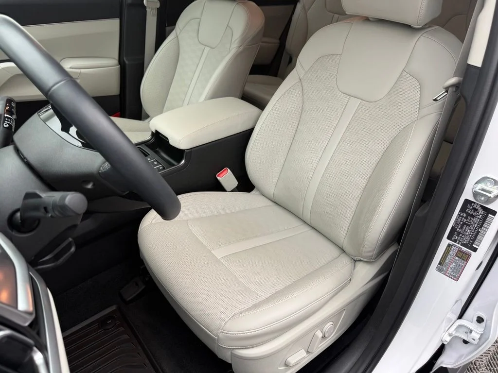 Used 2025 White Kia EX image 25