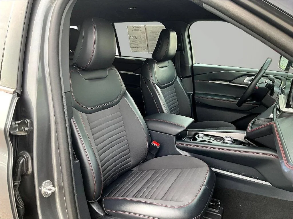 Used 2025 Gray Metallic Ford ST-Line image 30