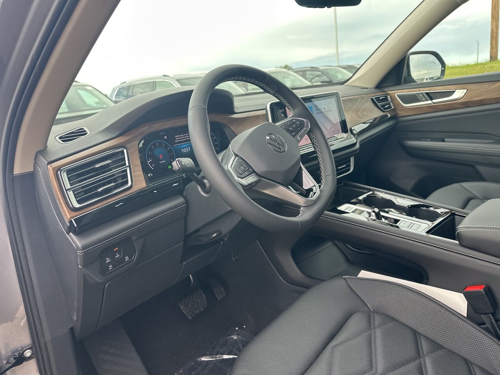 New 2026 Silver Volkswagen 2.0T SE w/Technology image 11