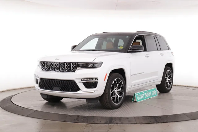 Used 2025 White/off-white Jeep Summit Reserve image 10