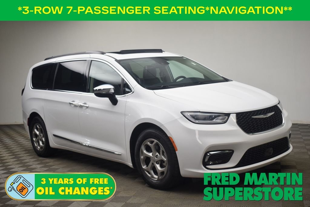 2023 Chrysler Pacifica Limited's photo