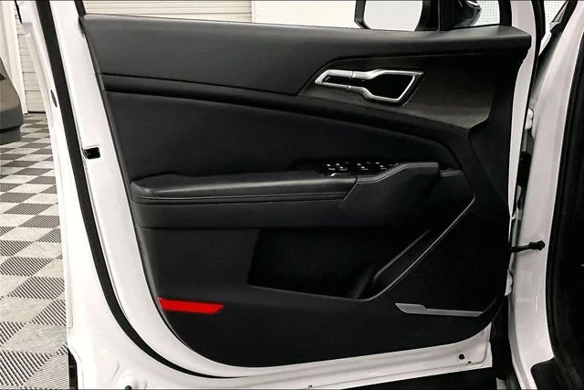 Used 2023 Glacial White Pearl Kia X-Line image 21
