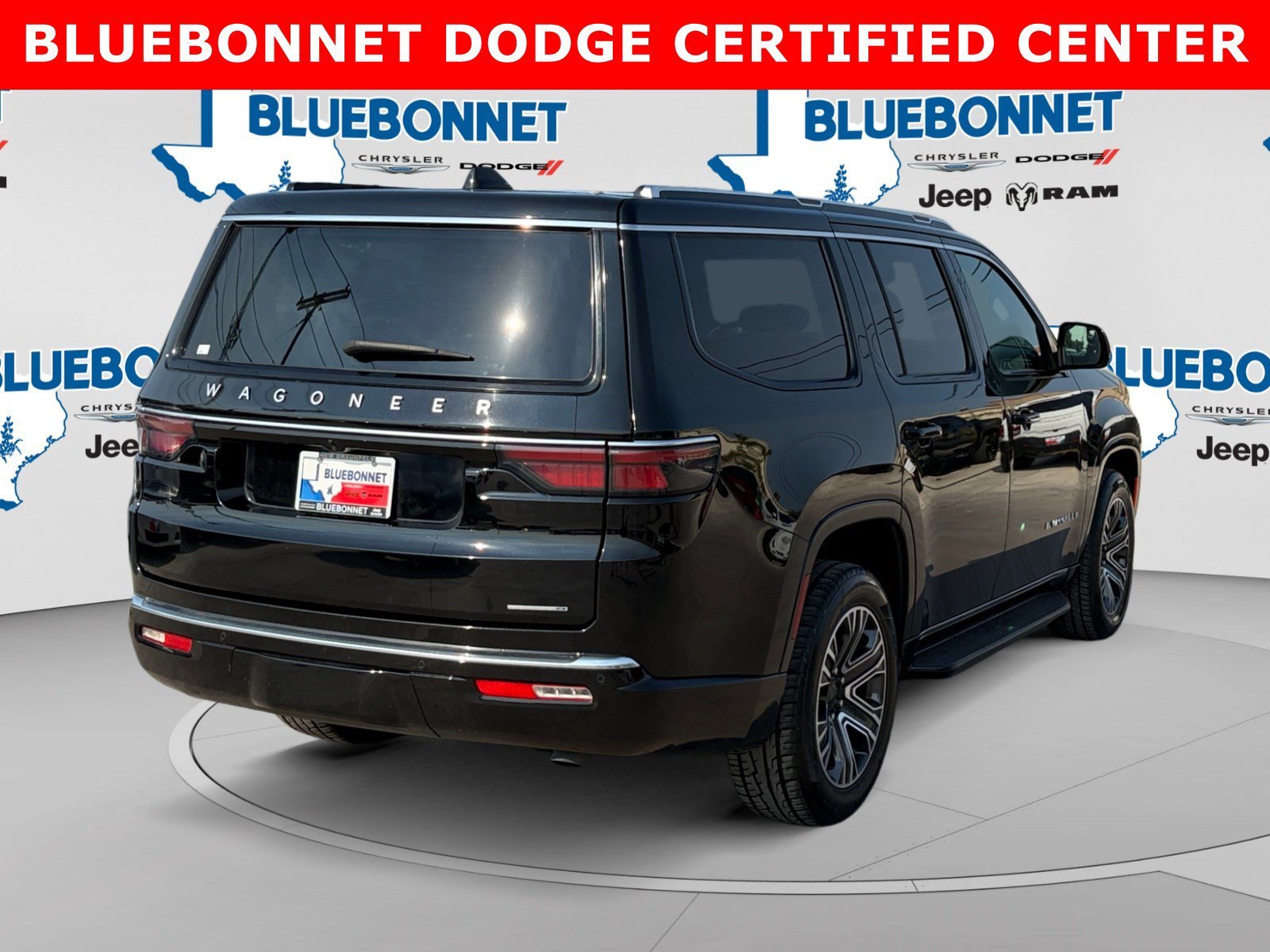 Used 2024 Diamond Black Crystal Pearlcoat Jeep Series II image 5
