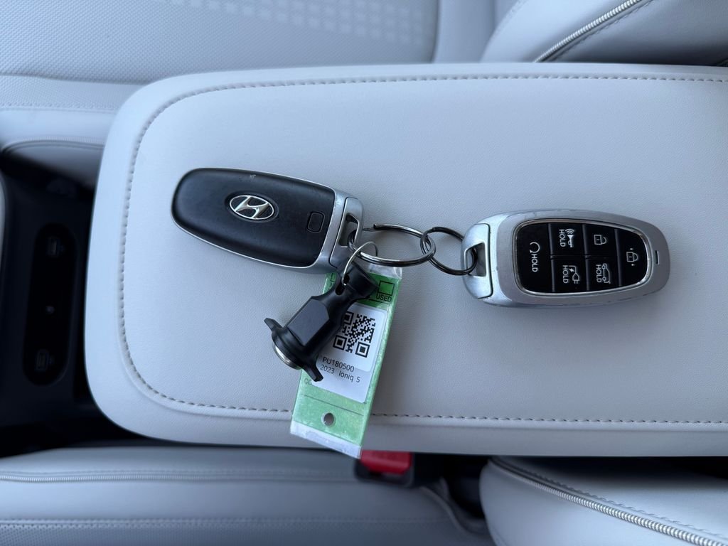 Used 2023 Black Hyundai SEL image 32