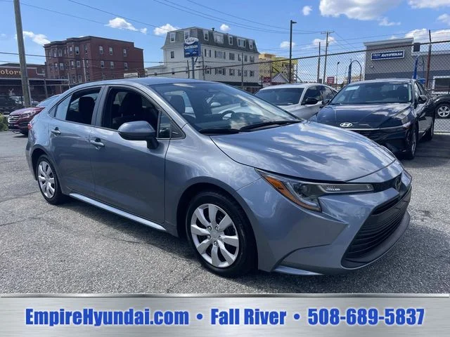 Used 2025  Toyota LE image 2