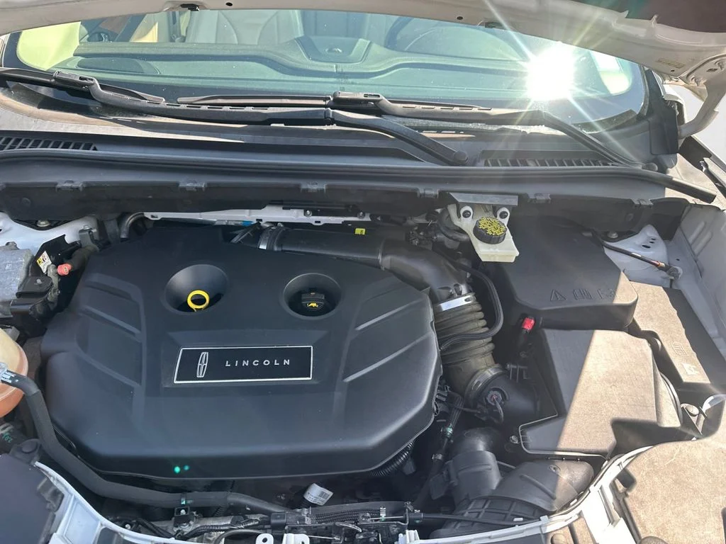 Used 2017 White Lincoln Select image 15