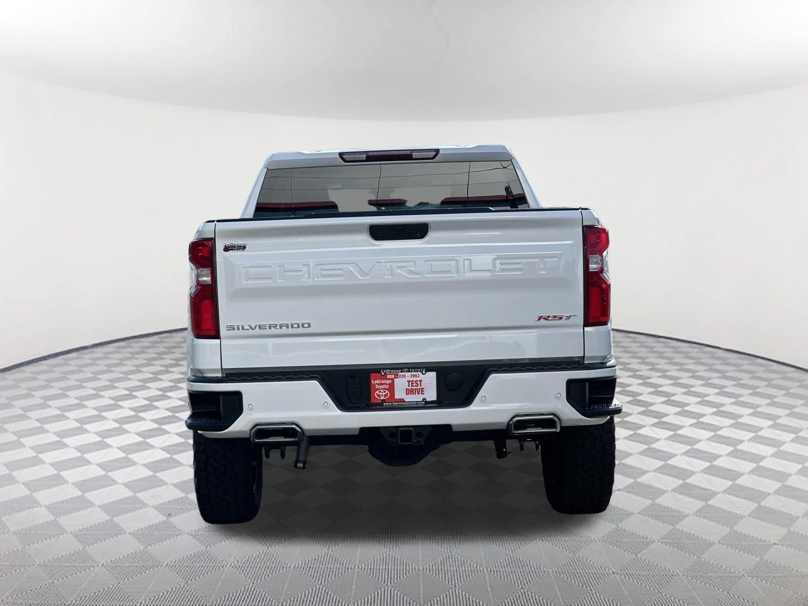 Used 2022 Summit White Chevrolet RST image 6