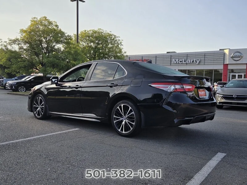 Used 2019 Midnight Black Metallic TOYOTA SE AUTO image 3