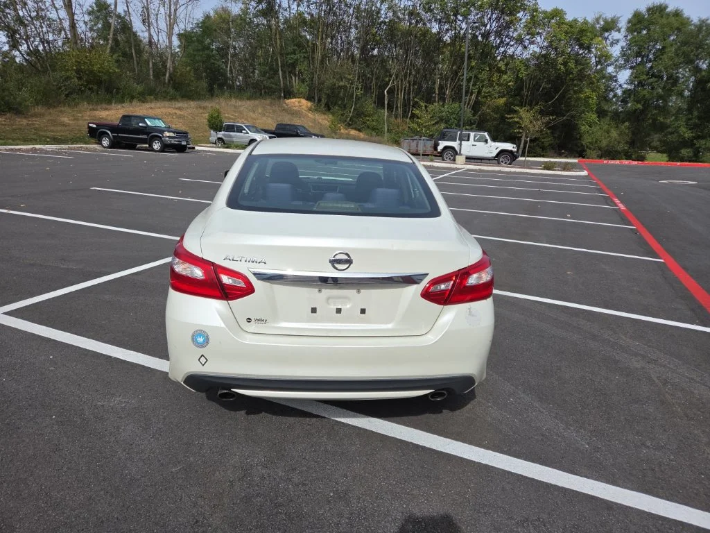 Used 2017 White Nissan 2.5 S image 6