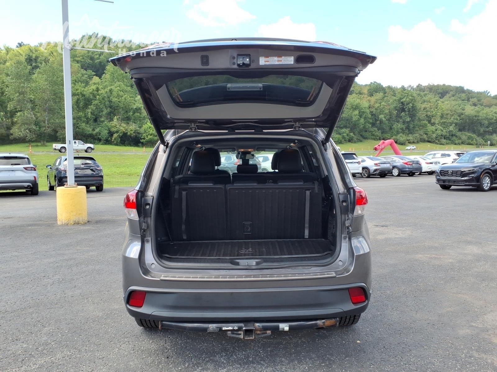Used 2019 Predawn Gray Mica Toyota XLE image 24