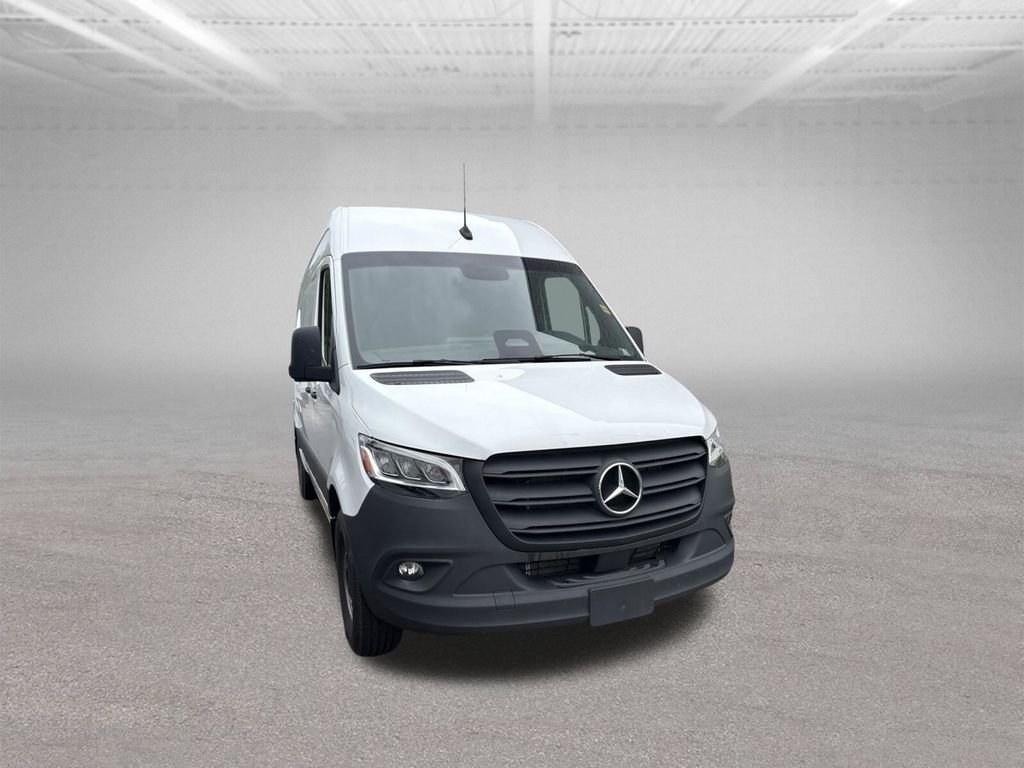 Used 2025 White Mercedes-Benz Cargo 144 WB image 12