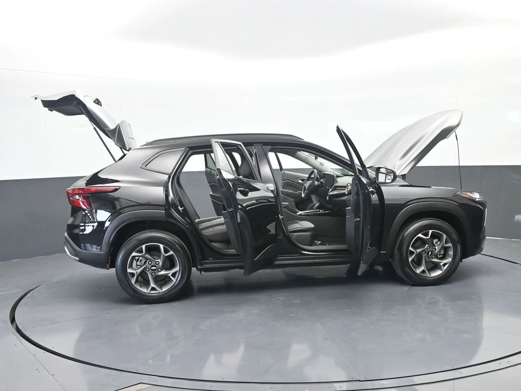 Used 2025 Mosaic Black Metallic Chevrolet LT image 68