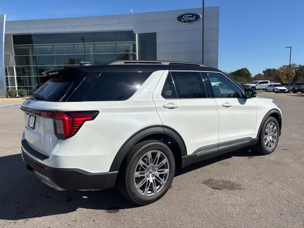 New 2026 White Ford Platinum image 15