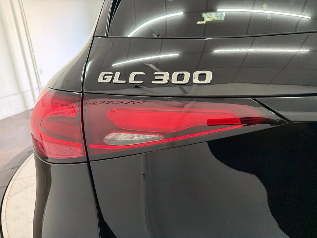New 2027 Black Mercedes-Benz GLC 300 image 11