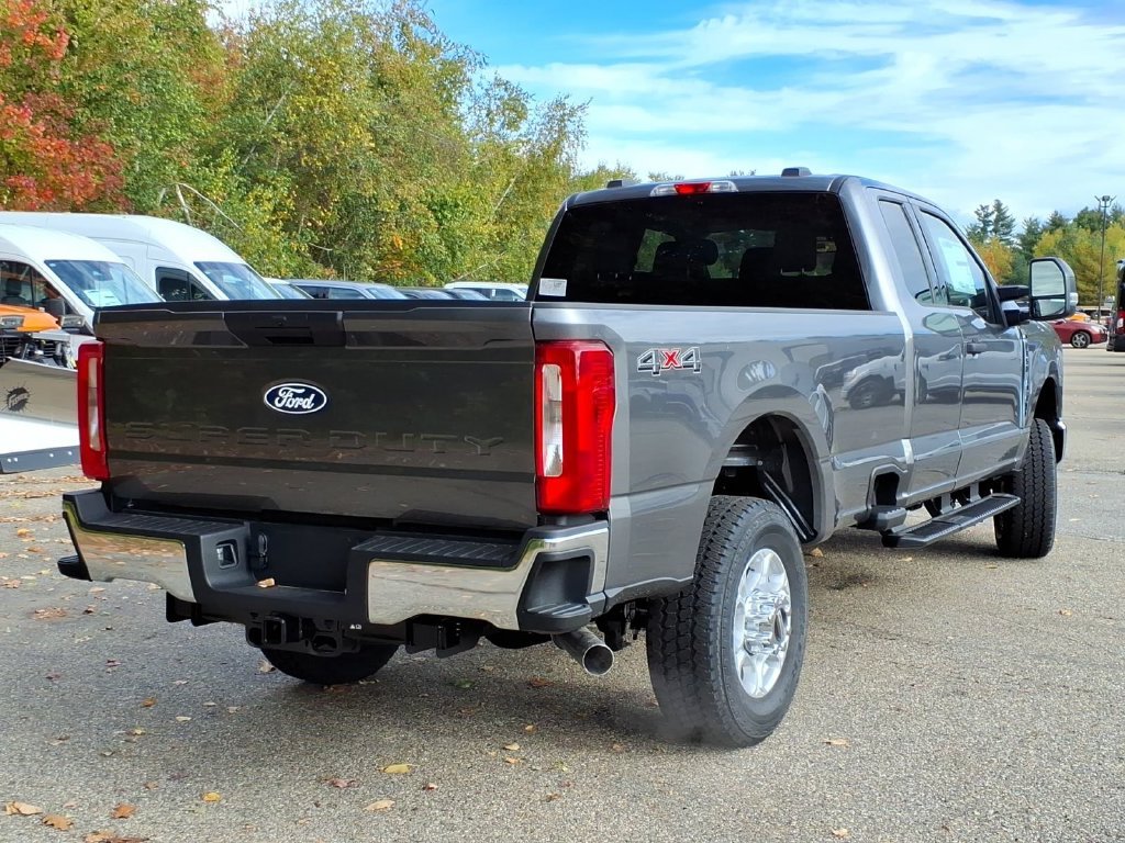 New 2027 Carbonized Gray Metallic Ford F-350® XLT image 5