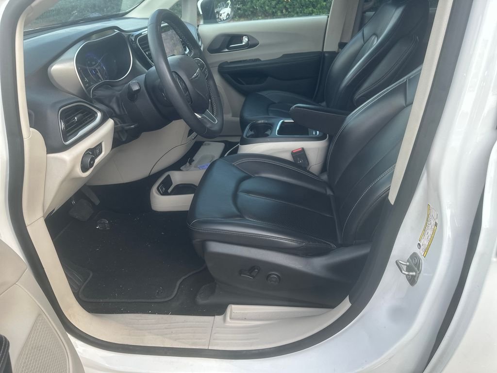 Used 2023 White Chrysler Touring L image 9