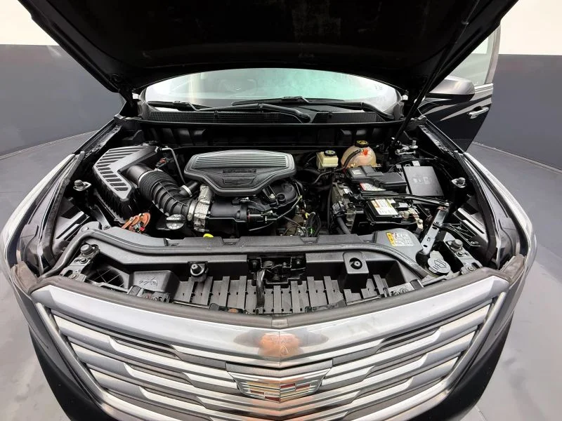 Used 2017  Cadillac Luxury Sport Utility 4D image 31