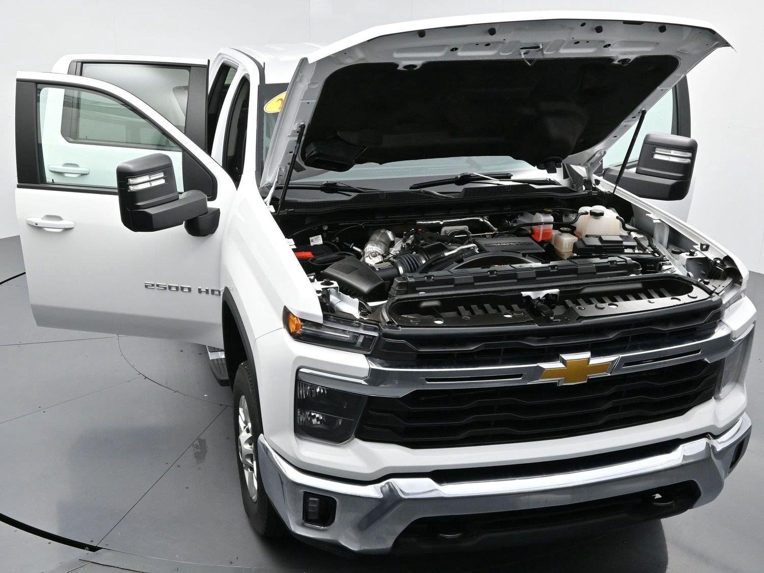 Used 2025 Summit White Chevrolet LT image 44
