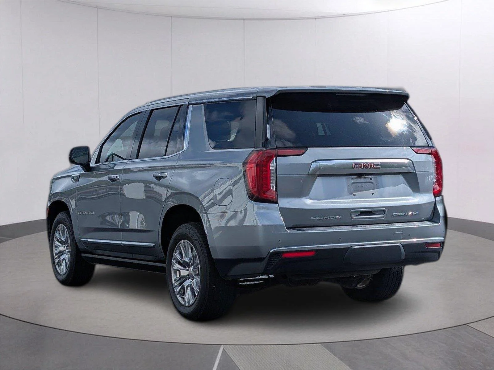 Used 2023 STERLING METALLIC GMC Denali image 3