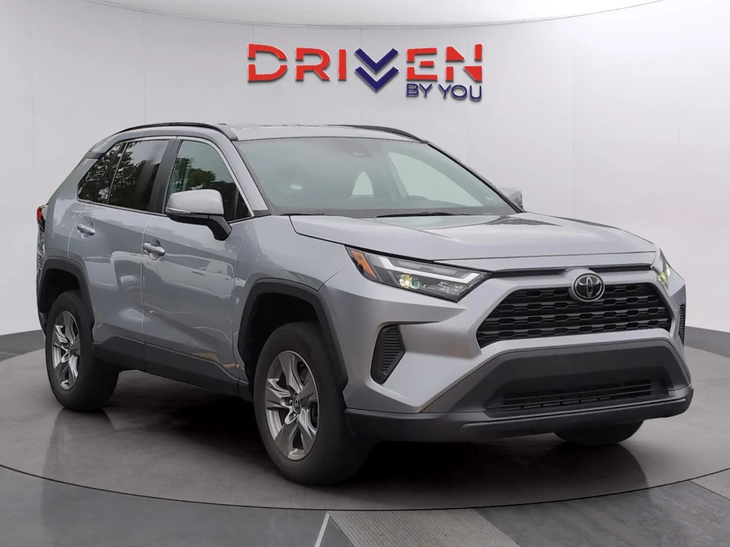 Used 2024 Silver Sky Metallic Toyota XLE image 7