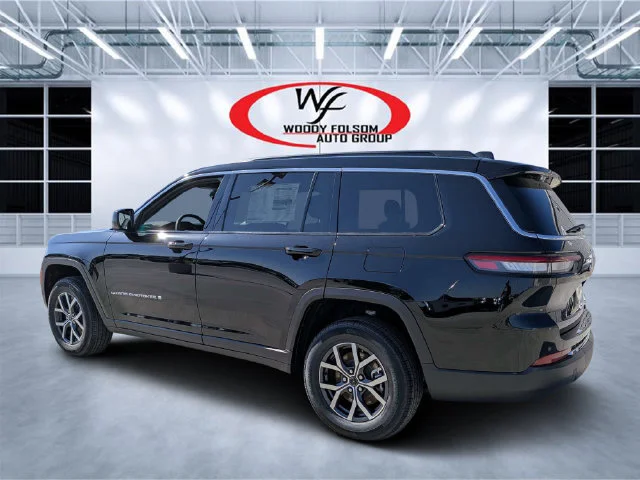 New 2027 Black Jeep Laredo image 5