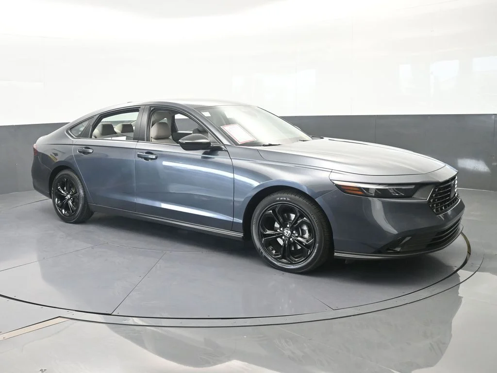Used 2025 Gray Honda SE image 8