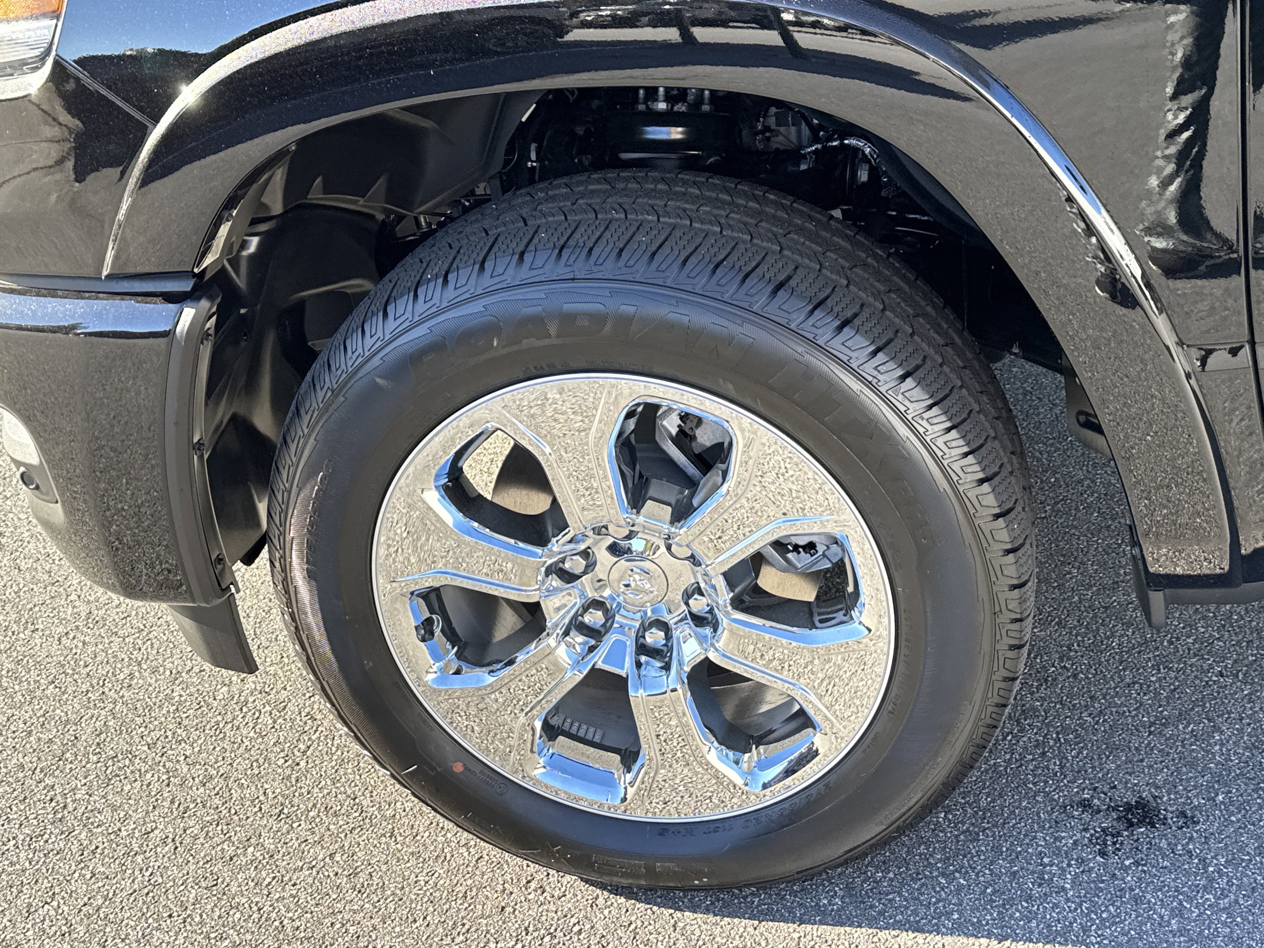 New 2026 Diamond Black Crystal Pearl-Coat Exterior Paint RAM Big Horn/Lone Star image 14